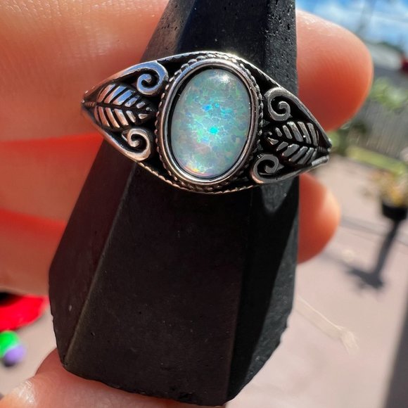 Solid Sterling opal leaf ring - Picture 3 of 9
